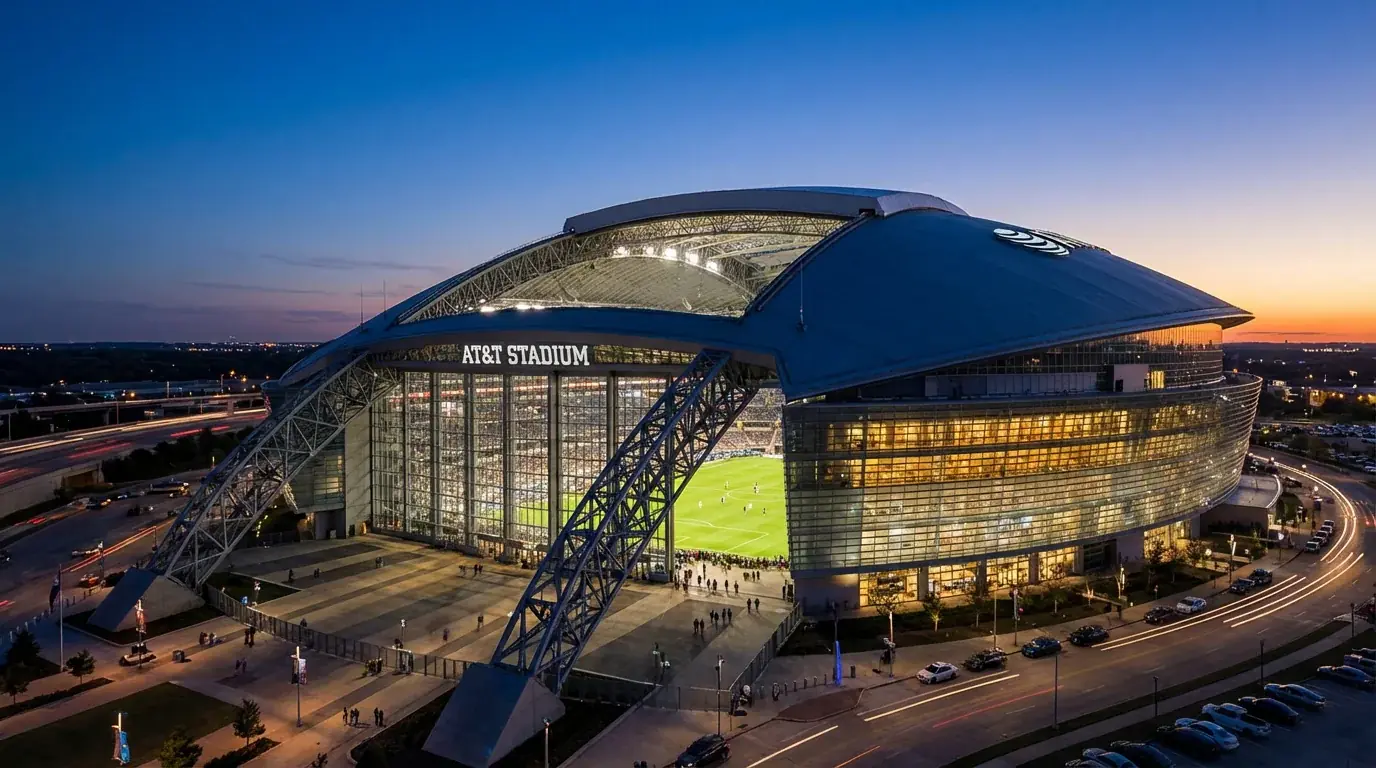 AT&T Stadium in Arlington, Texas — ollstaidiam le díon iata agus páirc sacair istigh
